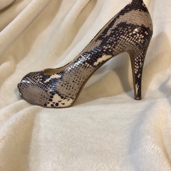SOLD!! Nine West Snake Print Peep Toe Pumps - Picture 3 of 8